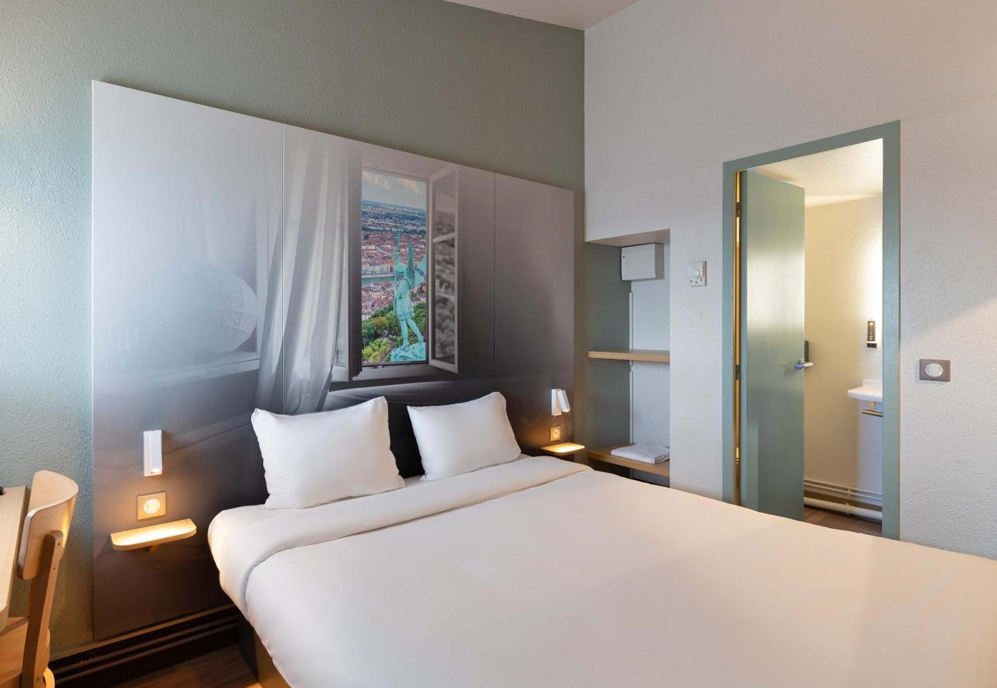 Lyon St Priest Hotel 2*