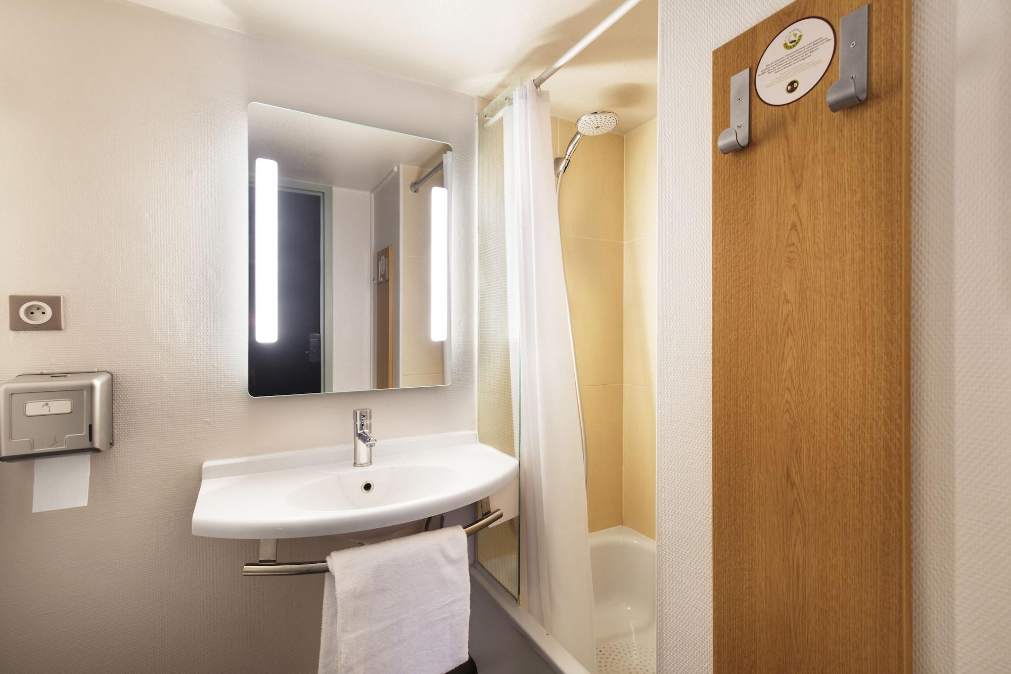 Lyon St Priest Hotel 2*