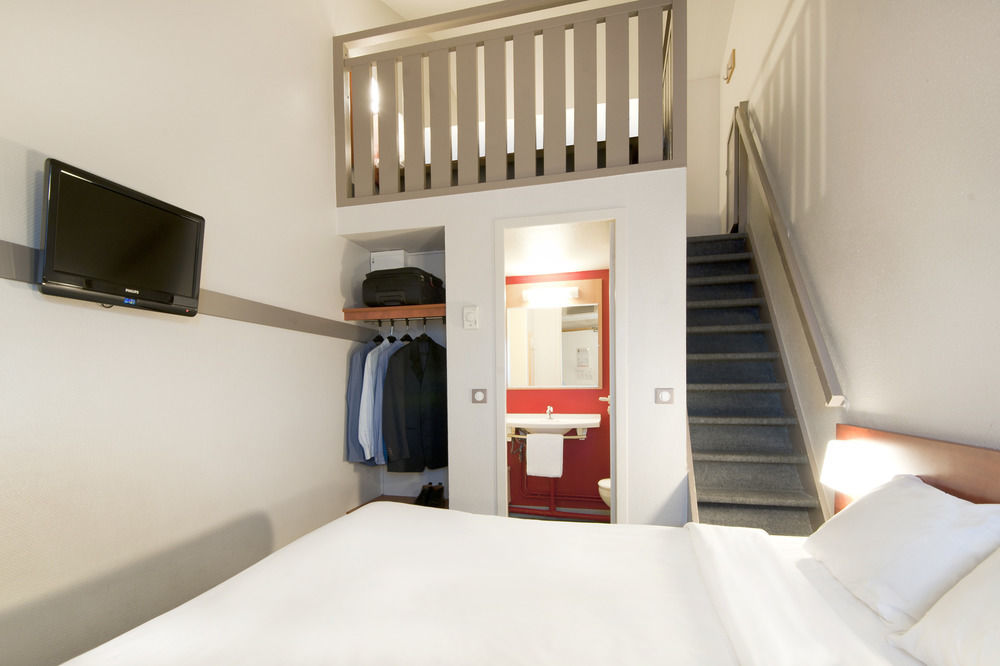 Lyon St Priest Hotel 2*